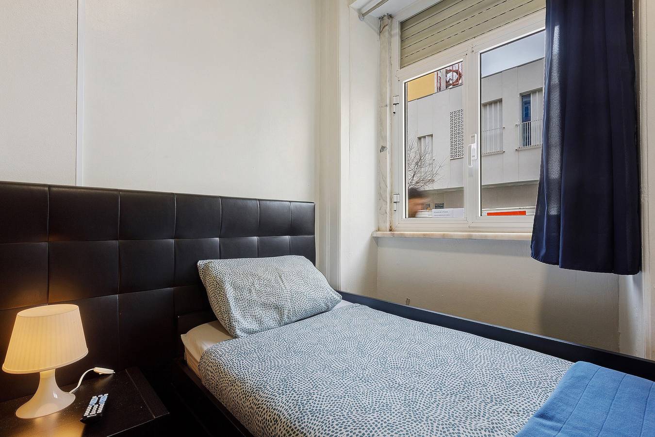 Compact Studio with Private Bathroom - Amoreiras Lisbon' with Wi-Fi in Lisboa, Costa de Lisboa