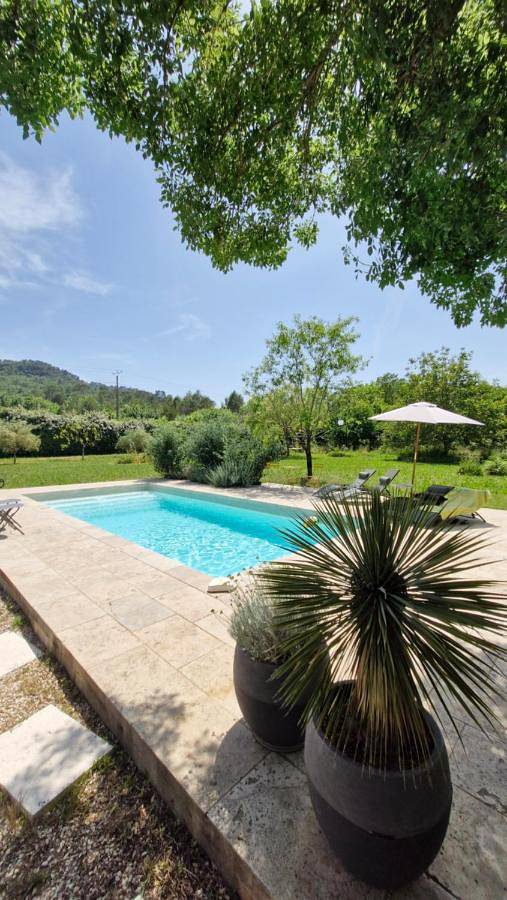 Location de vacances pour 7 personnes, avec piscine ainsi que terrasse et jardin à Forcalqueiret - 4