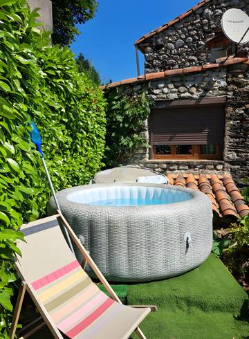 Gîte pour 6 personnes, avec jacuzzi à Mandagout