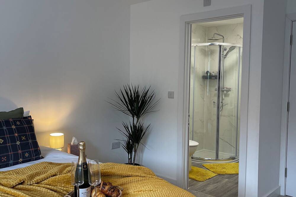 Cosy 3-Bed Dover | Sleeps 8 | Ev + Free Parking in Dover, Kent