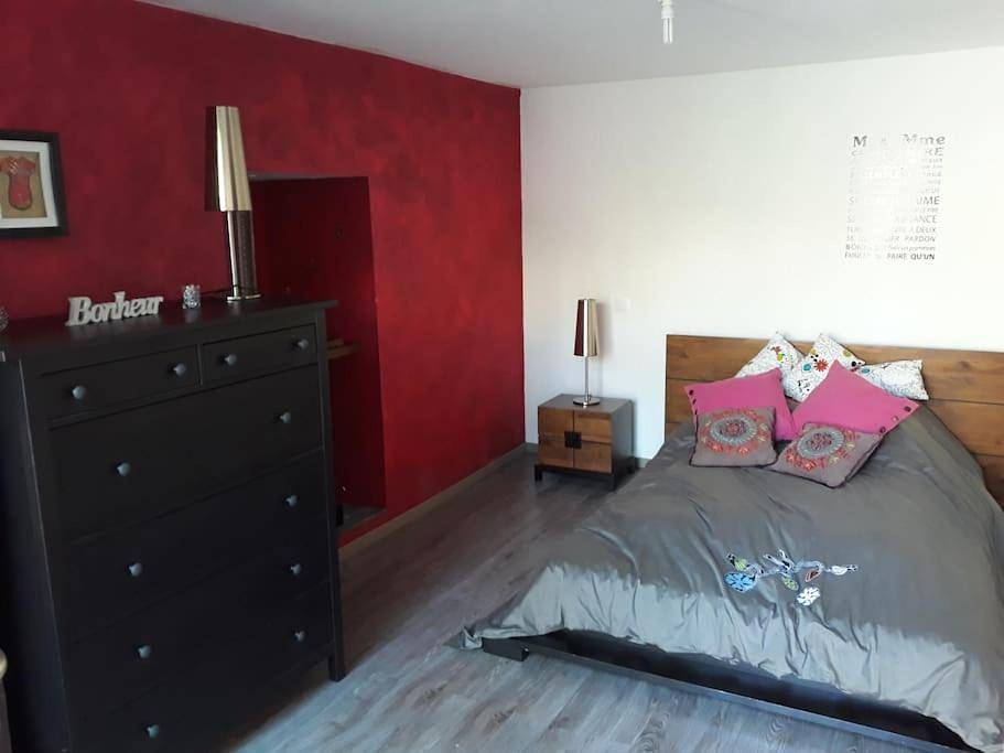 Appartement entier, Apartment in Les Mazures, Parc naturel régional des Ardennes