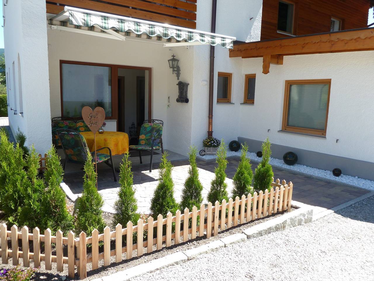 Ganze Ferienwohnung, Haus Scheglmann inkl. Chiemgaukarte - Ferienwohnung 2, 40qm, Terrasse, Kochni., 1 Schlafzimmer, Wohnzimmer, max 2 P. in Ruhpolding, Bayerische Alpen