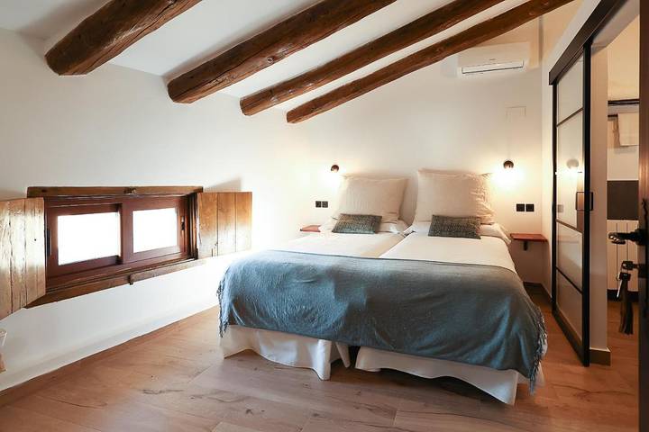 Casa de vacaciones para 17 personas, con Jacuzzi y Terraza además de Jardín y Vistas en Campo de Belchite - 2
