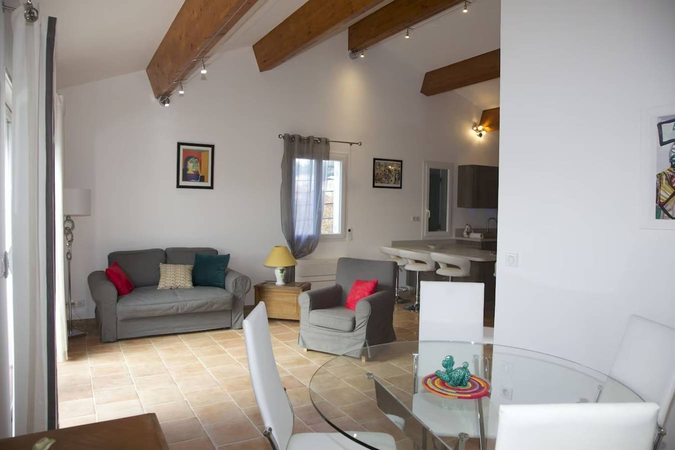 Appartement entier, Appartement 'T3 Coeur De Sanary - 100m Du Port' avec Terrasse Privée, Wi-Fi et Climatisation in Sanary-sur-Mer, Côte méditerranéenne (France)