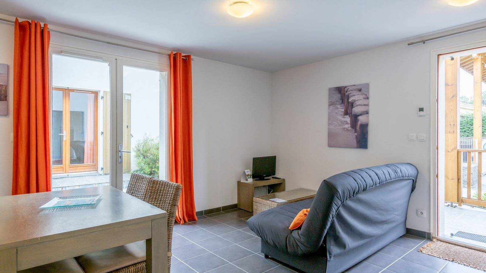 Ganze Wohnung, Ferienwohnung für 4 Personen mit Pool in Lac de Lacanau, Lacanau