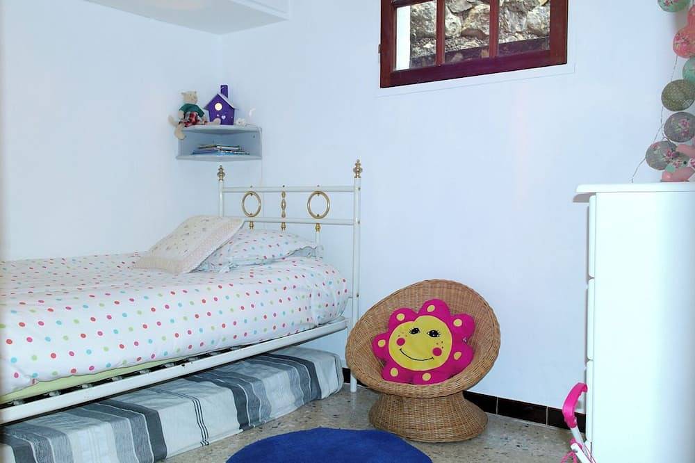 House with garden 100 meters from Lac d'Esparron in Esparron-de-Verdon, Parc naturel régional du Verdon