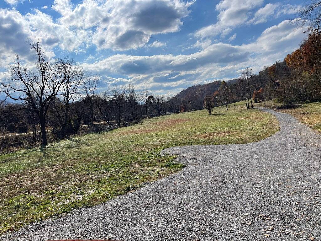 1-Br cabin just 5 minutes to Great Smoky Mountains National Park on Cosby Creek in Cosby (TN), Cocke County