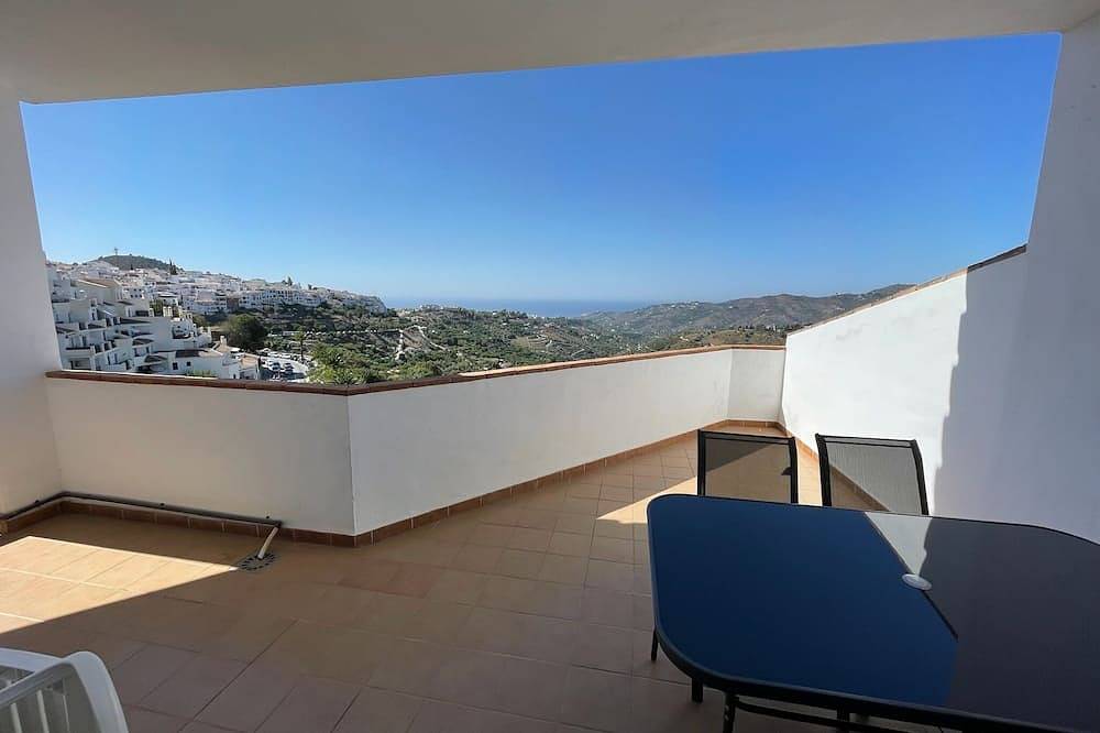 Apartment for 4 People in Frigiliana Road, Frigiliana
