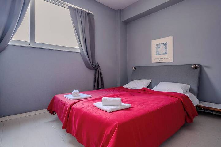 Appartamento intero, 2-bedroom apartment in gorgeous Athina.please watch video in Sezione centrale di Atene, Atene