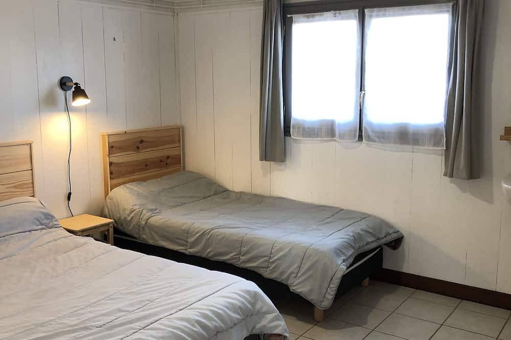 Wood Chalet Beach Contis in Contis, Saint-Julien-en-Born