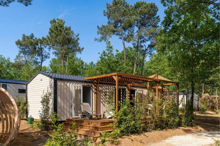 Mobil home pour 4 personnes, avec piscine et jardin, animaux acceptés dans Boulazac Isle Manoire
