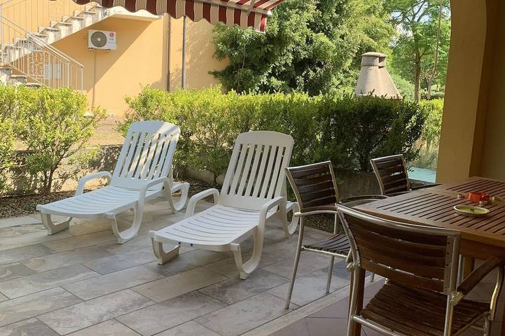 Apartamento de vacaciones para 5 personas, con terraza además de jardín y piscina, Se admiten mascotas - 1