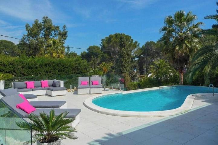 Location de vacances pour 6 personnes, avec balcon dans Phare De La Garoupe Antibes
