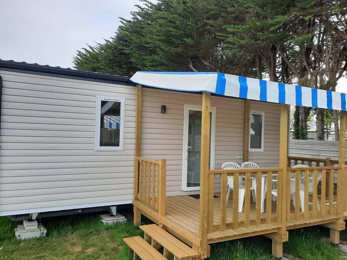 Camping pour 6 personnes, avec piscine et terrasse, animaux acceptés à Ambon