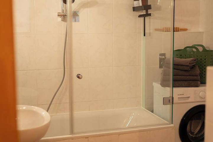 Ganze Wohnung, Das Nest Ferienwohnung mit Terrasse & Bergblick, Wlan & Parkplatz in Riegsee, Das Blaue Land