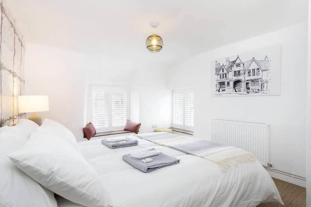 Beautiful Historic High Street Cottage in Burford in Burford, Oxfordshire