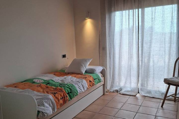 Location de vacances pour 6 personnes, avec balcon et jardin dans Llampaies - 4