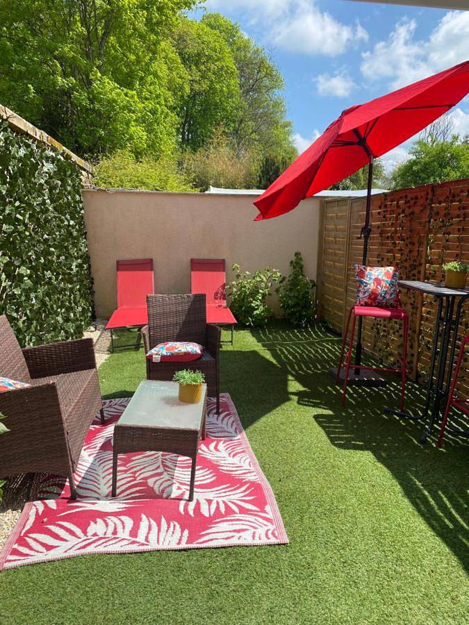 Gîte pour 2 personnes, avec jardin ainsi que jacuzzi et terrasse à Mirecourt - 4