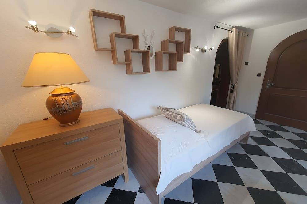 Entire apartment, Gite L'Echiquier garden apartment terrace, outdoor swimming pool in Soultzeren, Parc naturel régional des Ballons des Vosges