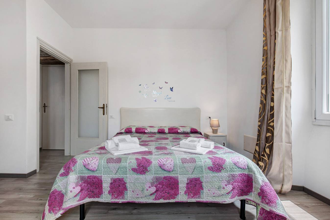 Appartamento intero, Appartamento '3' con vista lago, piscina condivisa e Wi-Fi in Bagnana (Lezzeno), Lezzeno