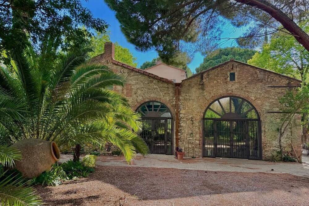 Entire apartment, Domaine de la Fauvelle in Thuir, Perpignan region