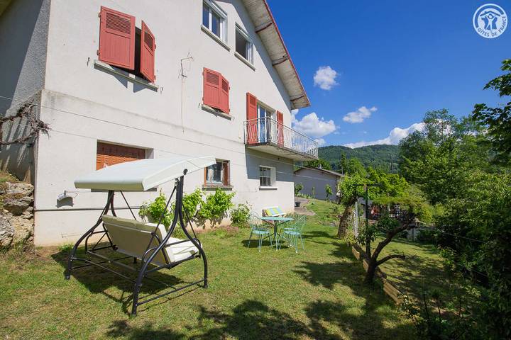 Gîte pour 4 personnes, avec jardin à La Bridoire