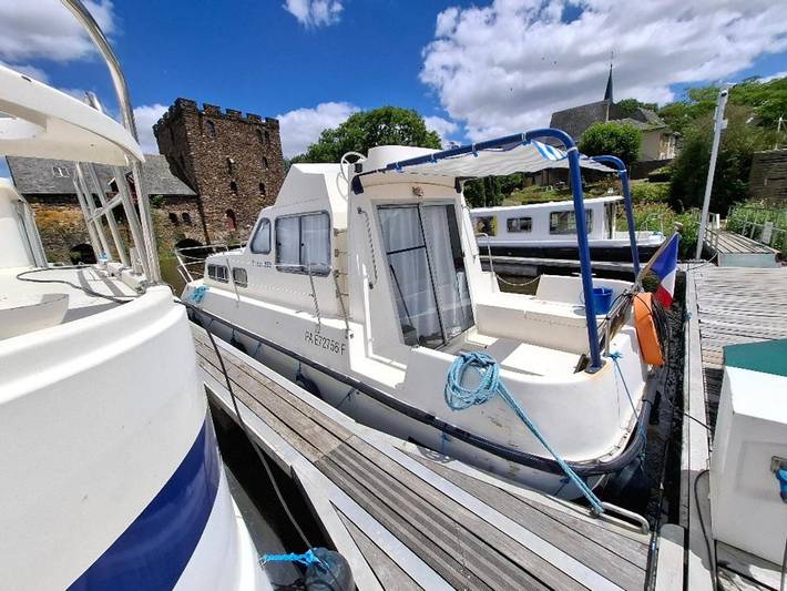 Bateau pour 5 personnes, animaux acceptés à Chenillé-Changé