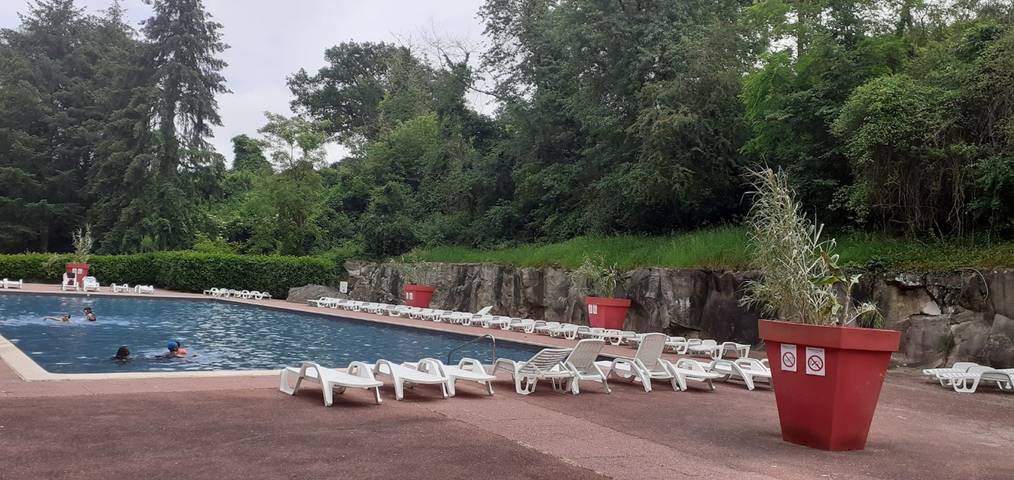Bungalow pour 5 personnes, avec terrasse ainsi que piscine et balcon/terrasse dans Essonne - 2