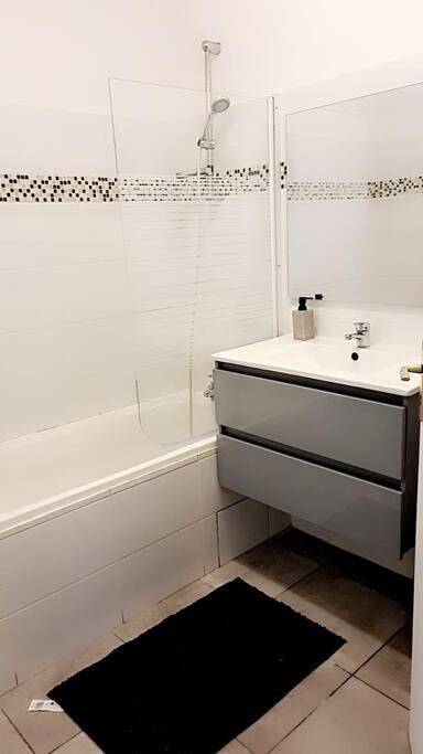 Appartement entier, Two-Bedroom Apartment in L'Horme, Parc Naturel Régional du Pilat