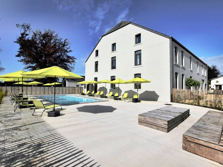 Maison de vacances pour 50 personnes, avec Terrasse et Jardin ainsi que Piscine et Sauna au Province de Luxembourg