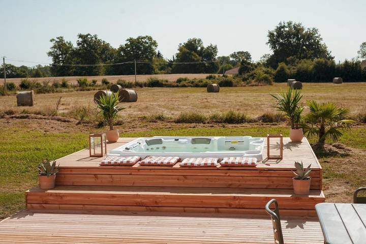 Location de vacances pour 15 personnes, avec Jacuzzi et Terrasse ainsi que Jardin et Vue à Mantenay-Montlin