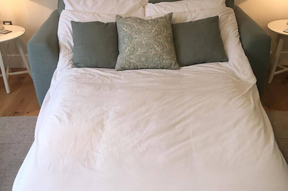 Entire apartment, The Pier - luxury hotel style, central apartment with fantastic sea views in Southwold, Waveney District