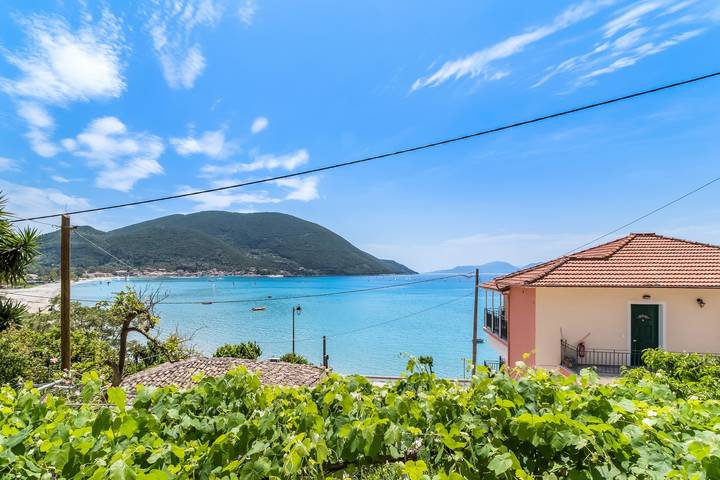 Entire apartment, Villa Captain Fotis 2: Pet-Friendly Apartment with Sea View & Balcony in Vasiliki, Greece