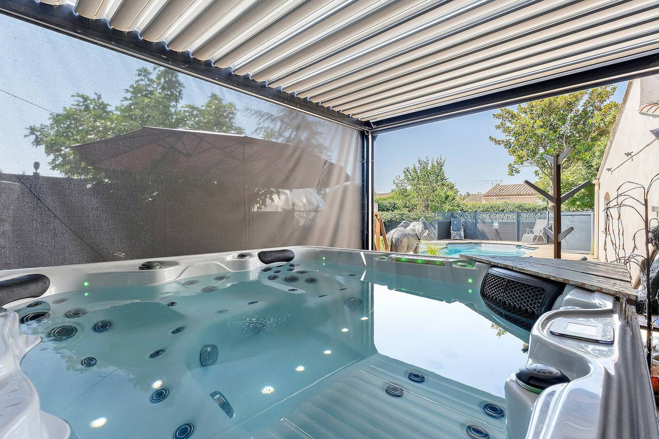Ganze Wohnung, Glamping „Außergewöhnlicher Aufenthalt in einer Bubble“ mit privatem Pool, Whirlpool, Garten & Wlan in Berre-l'Étang, Mittelmeerküste (Frankreich)