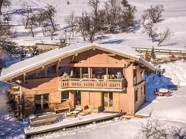 Chalet pour 10 personnes, avec sauna et balcon ainsi que jardin et jacuzzi