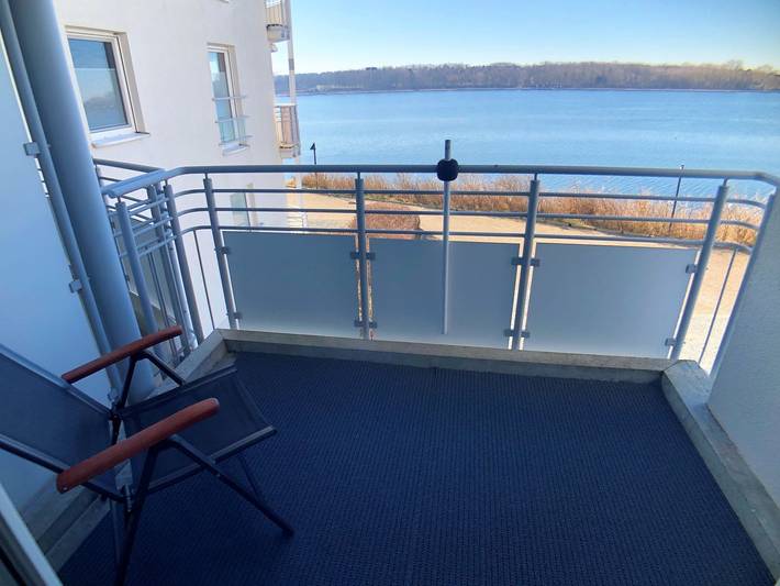 Ferienwohnung für 4 Personen, mit Balkon und Seeblick am Steinwarder