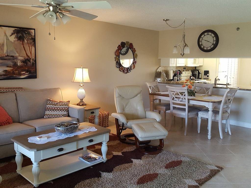 Ganze Wohnung, Tropical Jupiter Bay Garden View in der Nähe von Carlin Park Beach, Geschäften, Restaurants & Fun in Jupiter, Palm Beach County