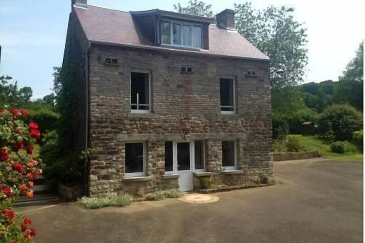 Gîte pour 9 personnes, avec jardin et terrasse