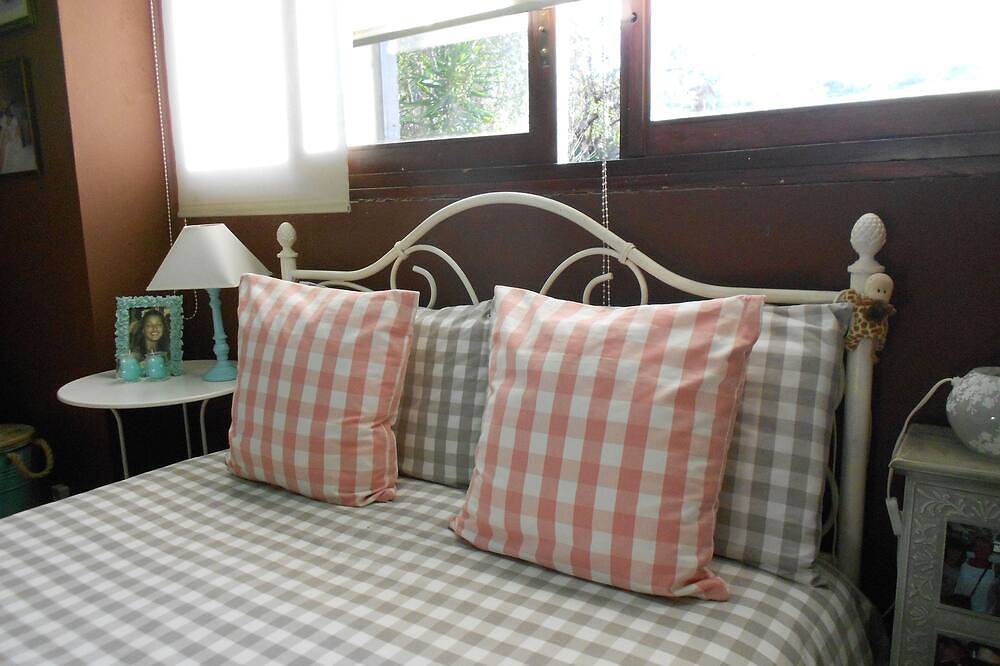 Großes sonniges Dreibettzimmer mit eigenem Wc in São João de Loure e Frossos, Aveiro Distrikt