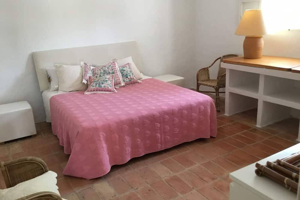 Sunny, spacious and beautiful villa with a pool, close to town. in Cap Martinet, Santa Eulària des Riu