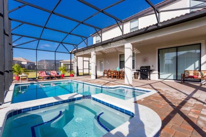 Vacation house for 10 people, with pool - 1