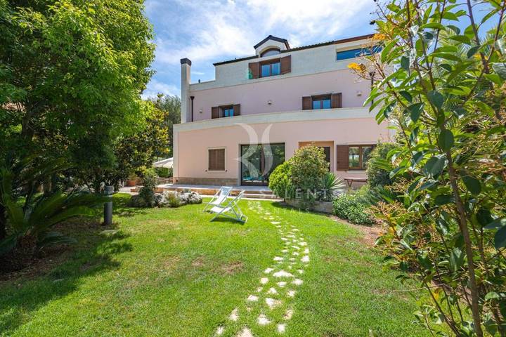 Villa pour 8 personnes, avec piscine et jardin à Lecce - 4