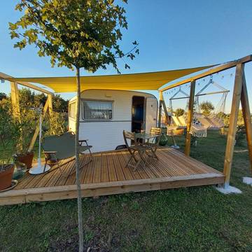Gîte pour 2 personnes, avec vue et jardin ainsi que piscine et terrasse, animaux acceptés dans Clam