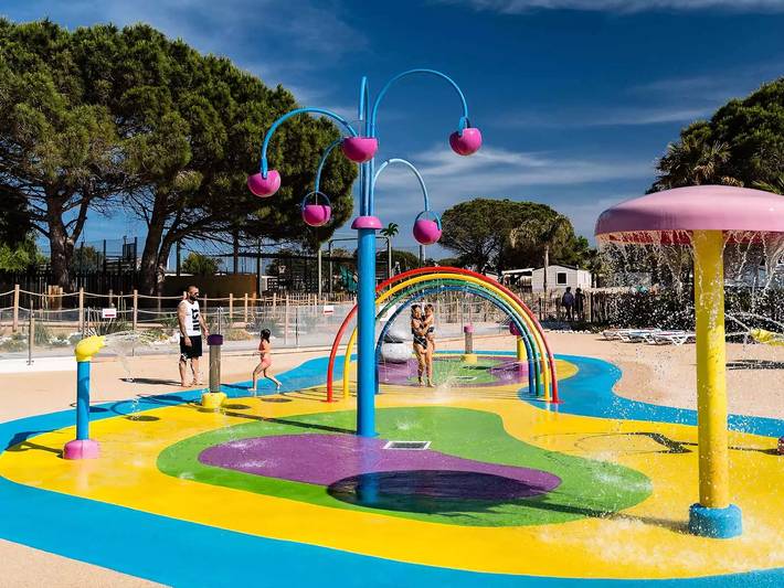 Camping für 8 Personen, mit Pool und Terrasse in Canet-en-Roussillon - 4
