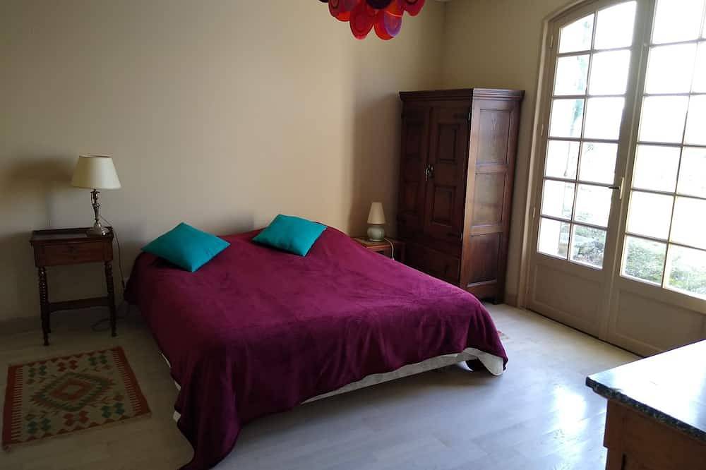 Country house and independent dovecote in Fumel, Región de Villeneuve-sur-Lot