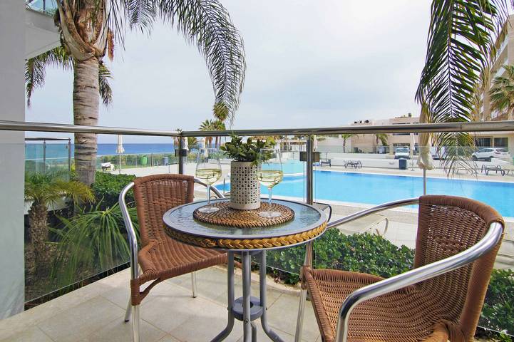 Last minute apartment for 4 people, with Balcony/Terrace and Pool in Protaras