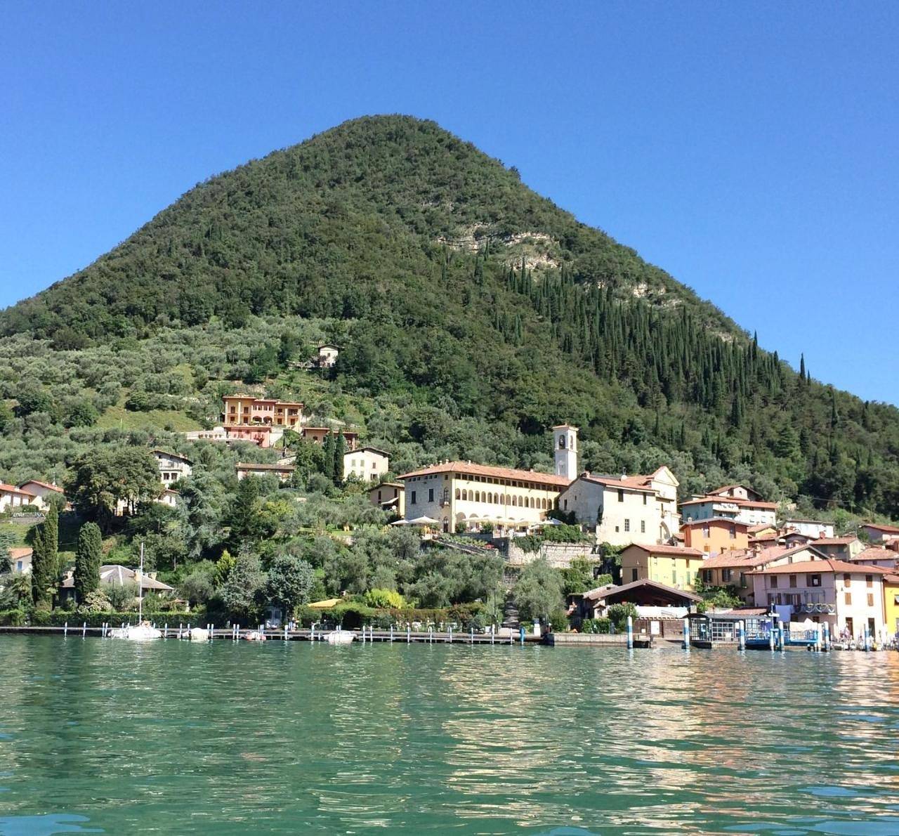 Castello Oldofredi in Peschiera Maraglio, Monte Isola