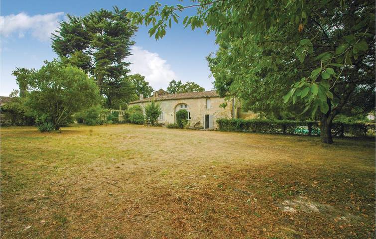 Location de vacances pour 8 personnes à Saint-Germain-de-la-Rivière