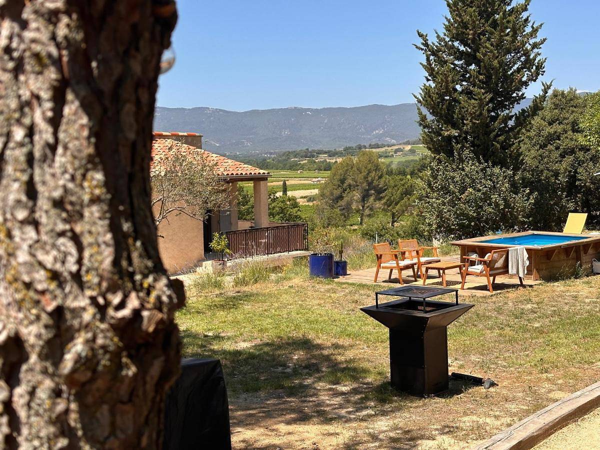 Appartement entier, One-Bedroom Apartment with Garden View in La Tour-d'Aigues, Parc naturel régional du Luberon