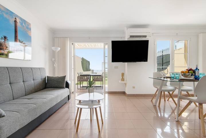 Casa de vacaciones "Santa Ana 23" con vistas al mar, piscina compartida y Wi-Fi in Maspalomas, San Bartolomé de Tirajana